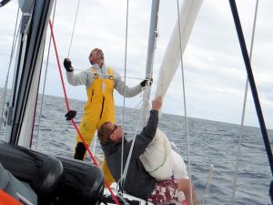setting the spinnaker jeanneau 44